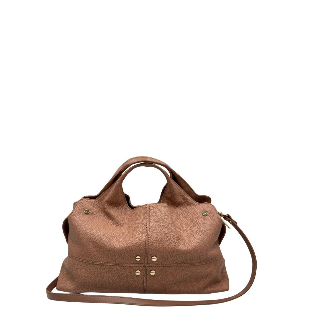 retro  Borsa Borbonese in pelle martellata rosa con parti metalliche dorate; munita di doppi manici e una tracolla amovibile. Completa di dustbag, di lusso, originale, usata. 
