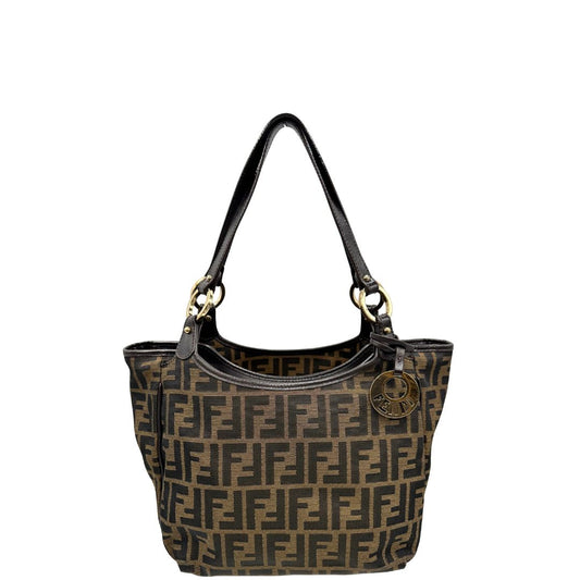 front  Borsa Fendi in tessuto color tabacco trama Zucca con finiture in pelle marroni e parti metalliche dorate; munita di doppi manici, indossabile a spalla. Completa di dustbag, di lusso, originale, ottime condizioni, usata. 