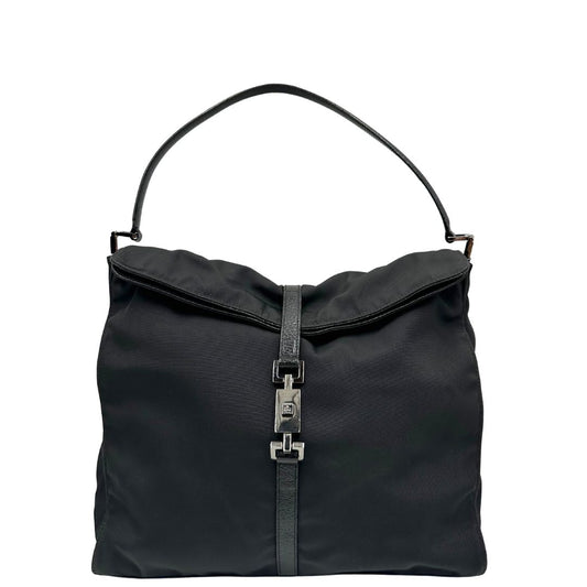 Front di una Borsa Gucci in tessuto nera con parti metalliche effetto renio, impreziosita da un manico singolo e finiture in pelle tono su tono; indossabile a spalla. Originale, usata, di lusso, in ottime condizioni.