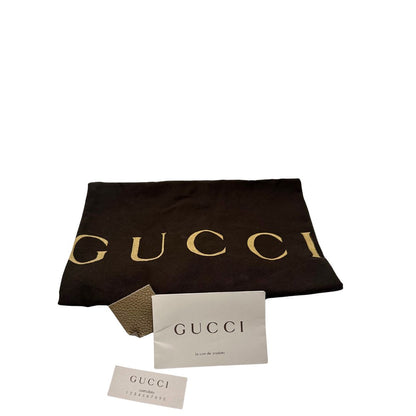 dustbag Borsa Gucci in pelle dorata con parti metalliche tono su tono; munita di doppi manici in catena e impreziosita da nappa decorativa. Completa di dustbag, di lusso, originale, ottime condizioni, usata. 