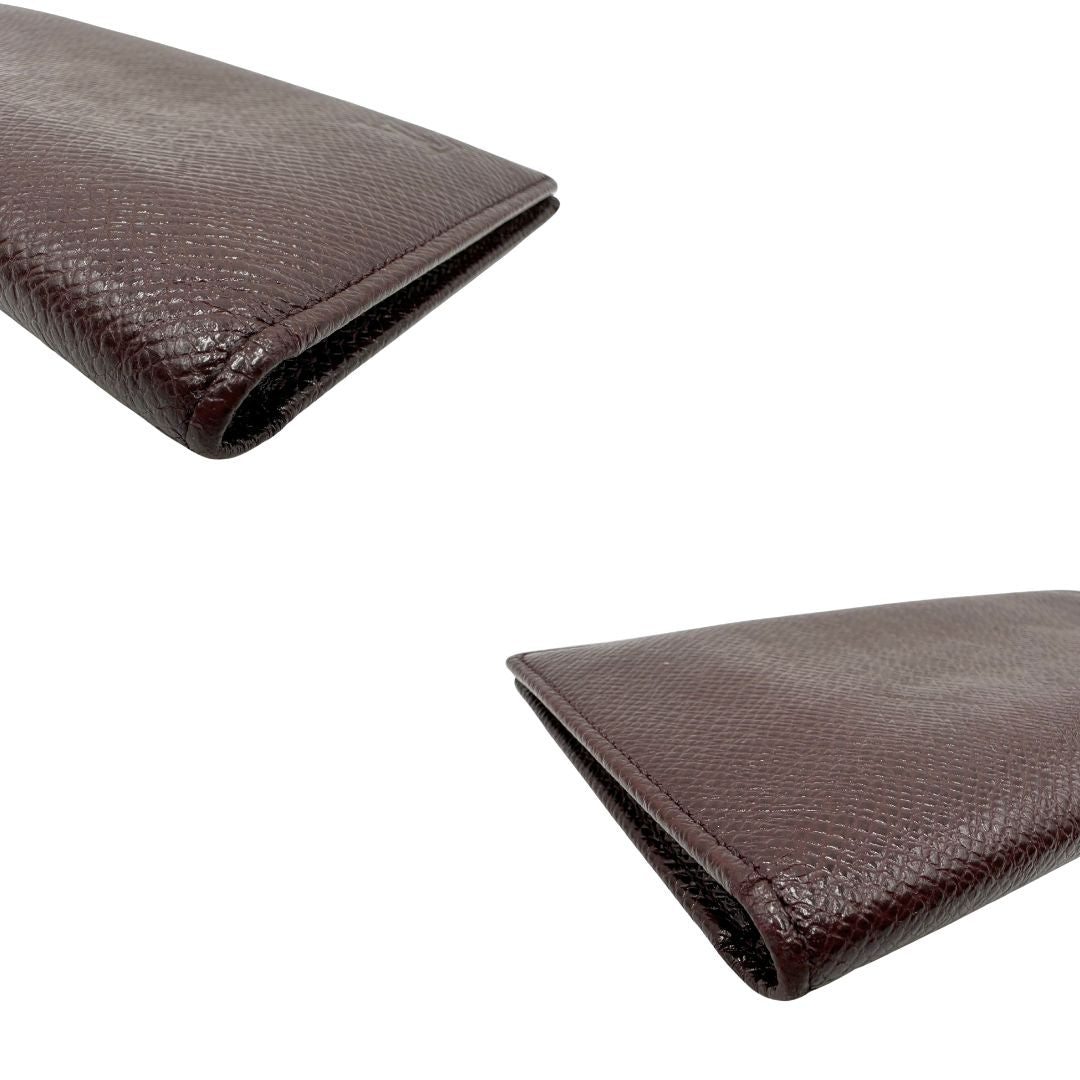 angoli  Portafoglio Louis Vuitton in pelle bordeaux. Completo di dustbag, di lusso, originale, ottime condizioni, usato. 