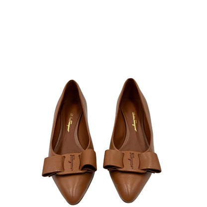 FRONT  Scarpe Salvatore Ferragamo in pelle marrone. Complete di scatola, di lusso, originale, ottime condizioni. 