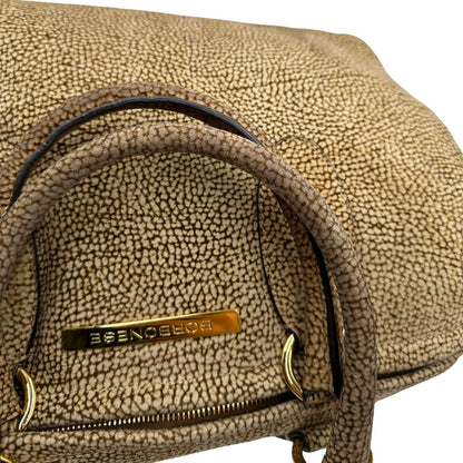 manici Borsa Borbonese in pelle scamosciata beige trama occhio di pernice e parti metalliche dorate; munita di doppi manici stondati. Completa di dustbag, di lusso, originale, ottime condizioni, usata.