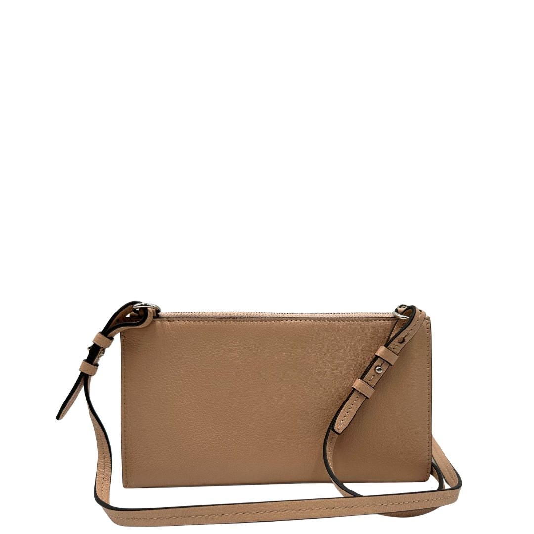 retro  Borsa Givenchy in pelle rosa cipria; munita di una traccola amovibile e regolabile. Full set, di lusso, eccellenti condizioni, usata. 