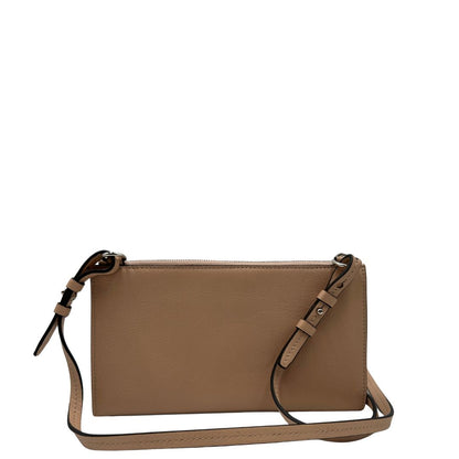 retro   Borsa Givenchy in pelle rosa cipria; munita di una traccola amovibile e regolabile. Full set, di lusso, eccellenti condizioni, usata.