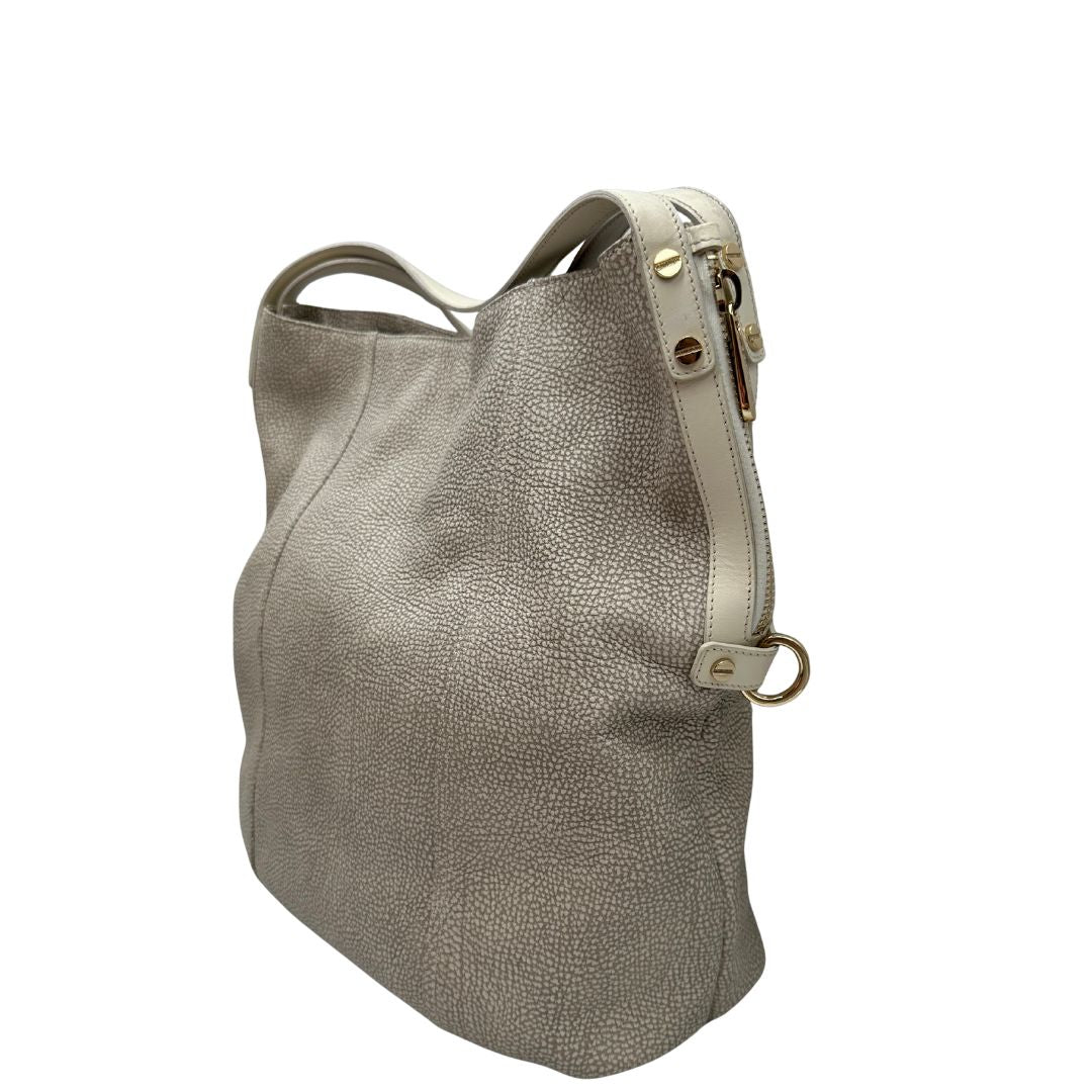 lato  Borsa Borbonese in canvas grigio trama occhio di pernice e parti metalliche dorate; munita di doppi manici, indossabile a spalla. Completa di dustbag, di lusso, originale, ottime condizioni, usata. 