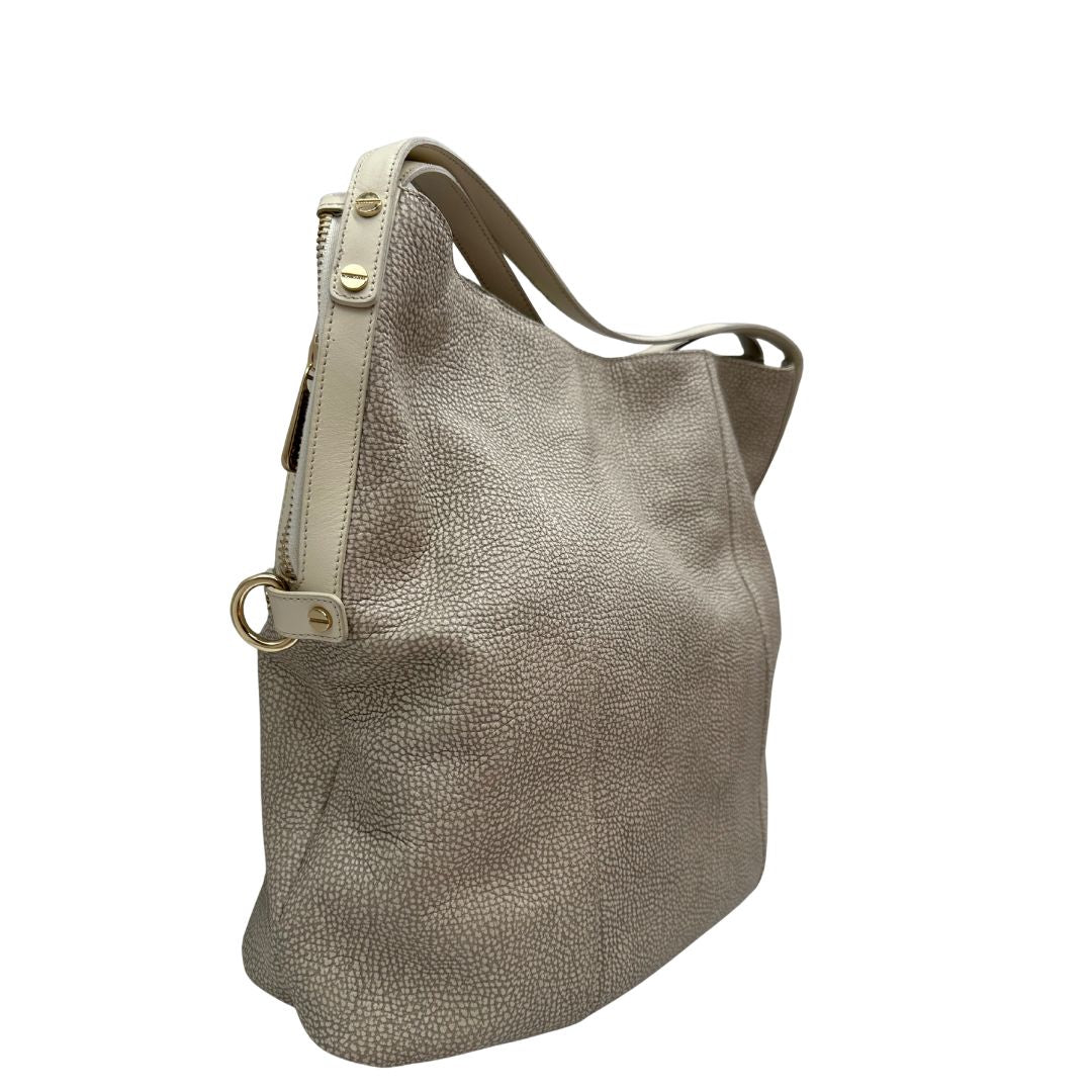 lato  Borsa Borbonese in canvas grigio trama occhio di pernice e parti metalliche dorate; munita di doppi manici, indossabile a spalla. Completa di dustbag, di lusso, originale, ottime condizioni, usata. 