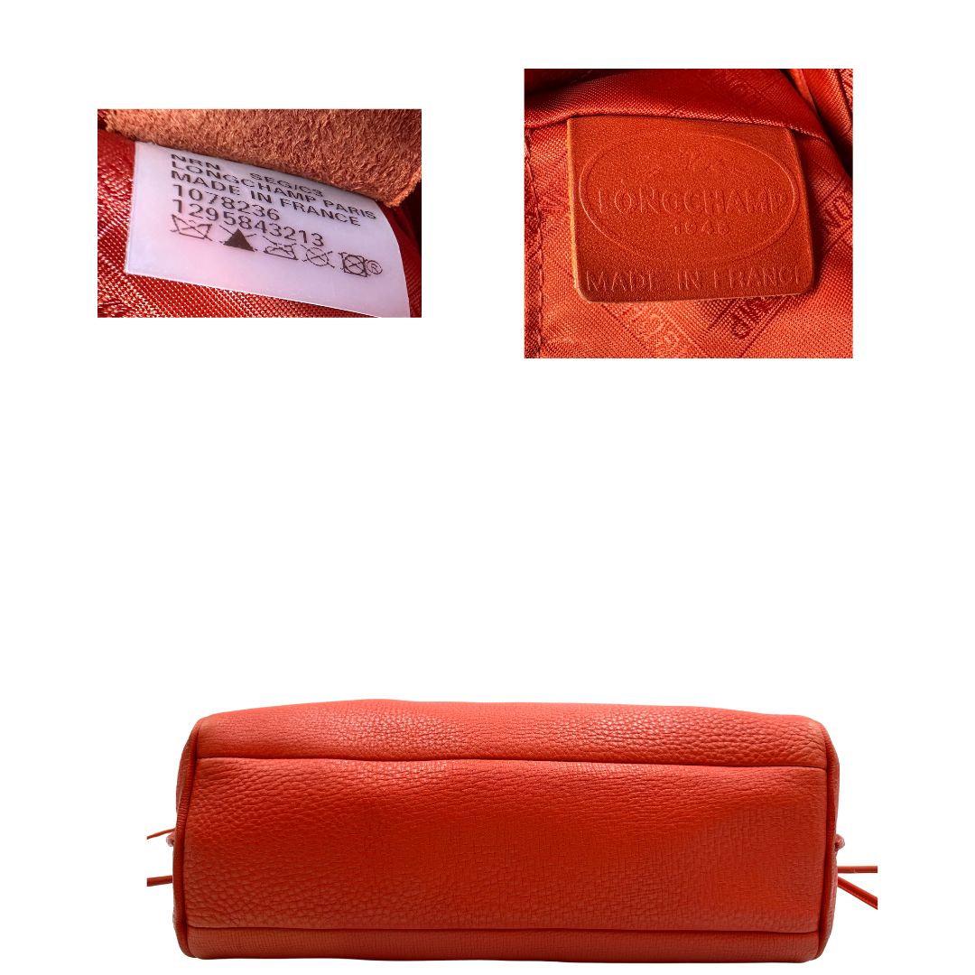 base Borsa Longchamp in pelle martellata rosso corallo con parti metalliche dorate; munita di doppi manici, indossabile a spalla. Completa di dustbag, di lusso, originale, ottime condizioni. 
