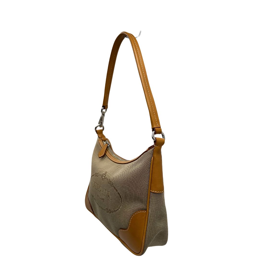 lato Borsa Prada in tessuto color corda con finiture in pelle marroni e parti metalliche argentate; munita di un manico singolo, di lusso, originale, ottime condizioni. 