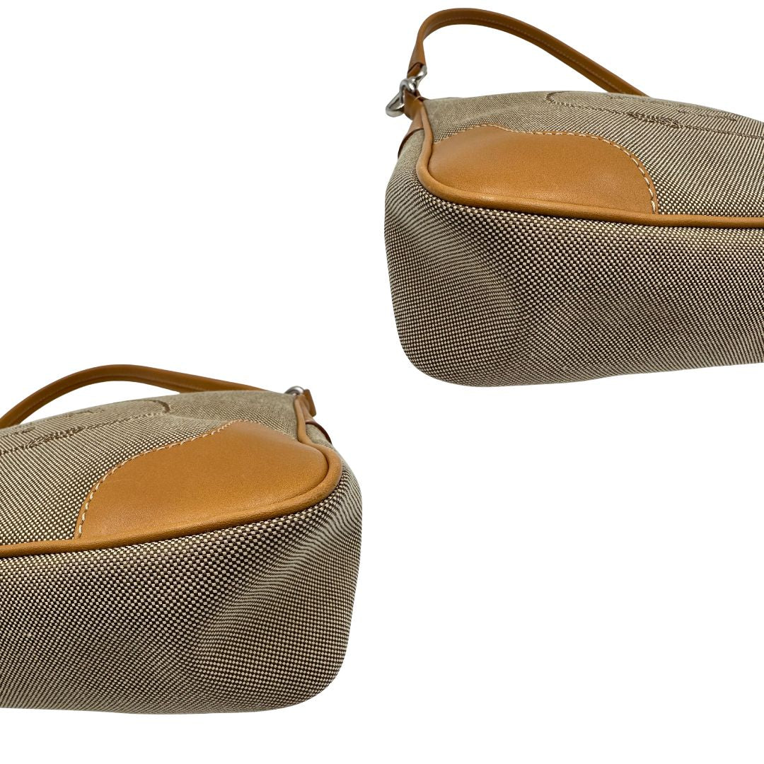 Borsa Prada in tessuto color corda con finiture in pelle marroni e parti metalliche argentate; munita di un manico singolo, di lusso, originale, ottime condizioni.