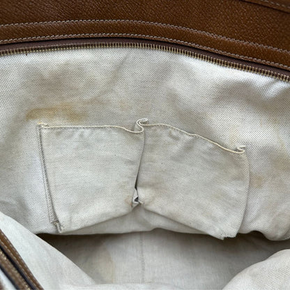 interno Borsa Gucci in tessuto GG con finiture in pelle marroni e parti metalliche dorate; munita di doppi manici, indossabile a spalla. Completa di dustbag, di lusso, buone condizioni,usata. 