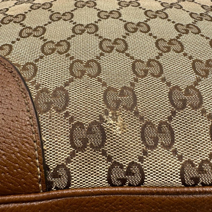Borsa Gucci in tessuto GG con finiture in pelle marroni e parti metalliche dorate; munita di doppi manici, indossabile a spalla. Completa di dustbag, di lusso, buone condizioni,usata. 