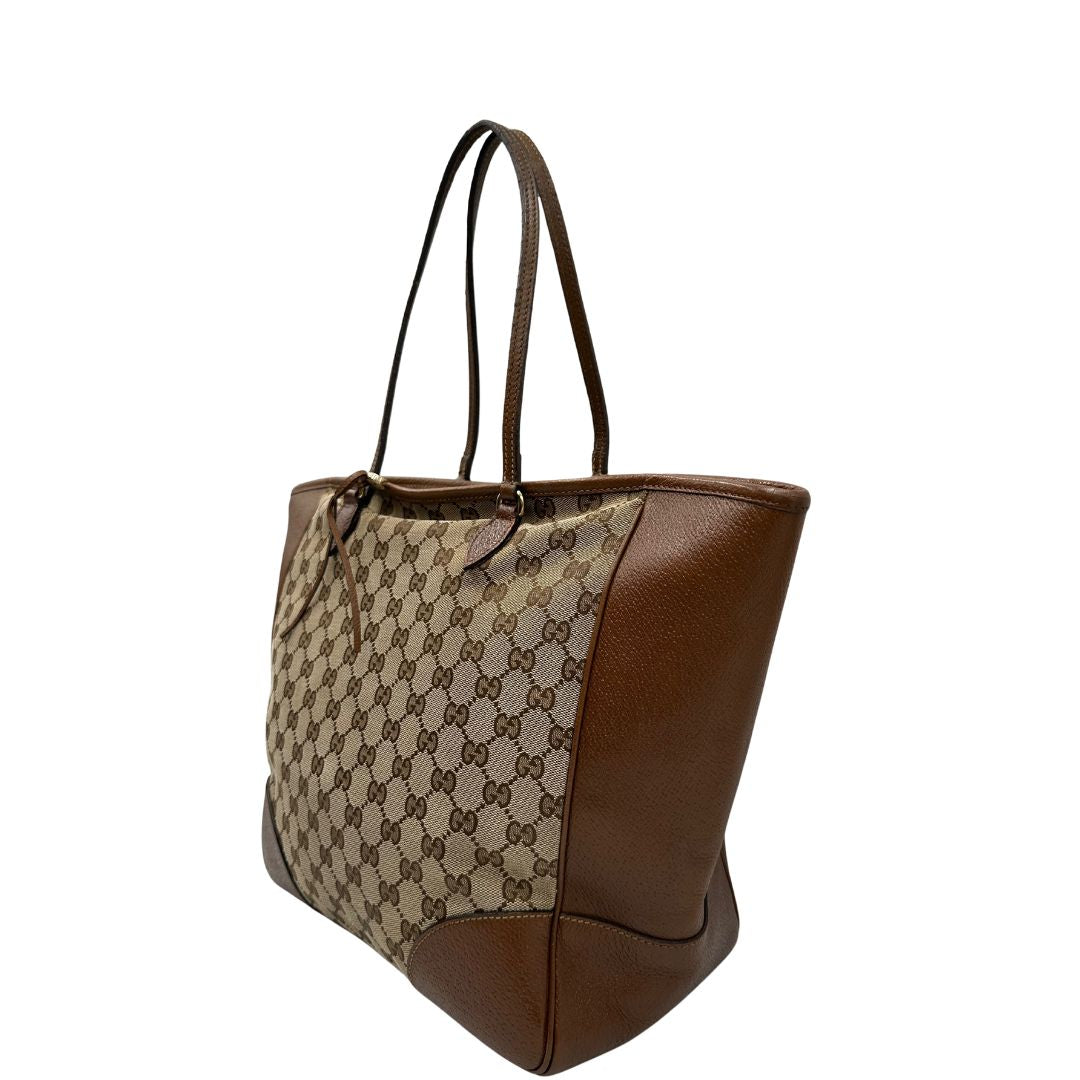 lato Borsa Gucci in tessuto GG con finiture in pelle marroni e parti metalliche dorate; munita di doppi manici, indossabile a spalla. Completa di dustbag, di lusso, buone condizioni,usata. 