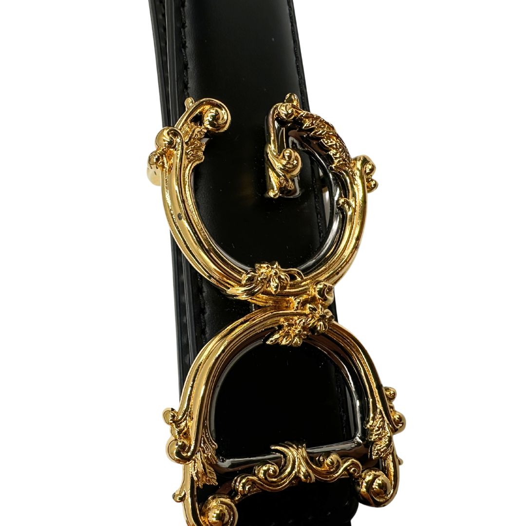  Cintura Dolce & Gabbana in pelle nera con parti metalliche dorate e argentate, di lusso, originale, ottime condizioni, usata-
