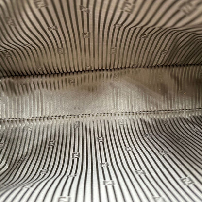 interno  Borsa Fendi in pelle multicolor con parti metalliche argentate; munita di una tracolla e doppi manici. Completa di dustbag, di lusso, originale, ottime condizioni, usata.