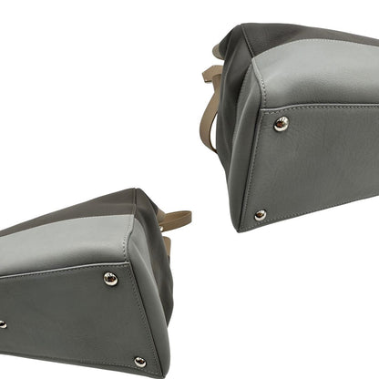 angoli  Borsa Fendi in pelle multicolor con parti metalliche argentate; munita di una tracolla e doppi manici. Completa di dustbag, di lusso, originale, ottime condizioni, usata. 