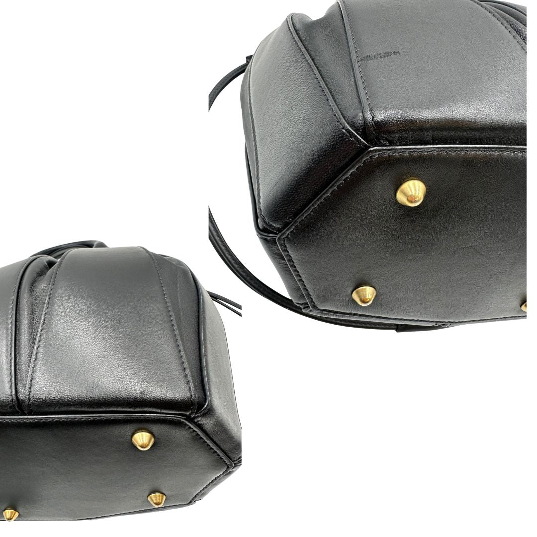 angoli Borsa Domenico Vacca in pelle nera con parti metalliche dorate; munita di doppi manici e una tracolla, di lusso, originale, ottime condizioni. 