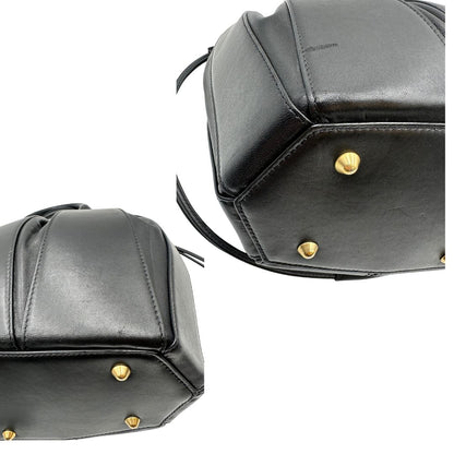 angoli Borsa Domenico Vacca in pelle nera con parti metalliche dorate; munita di doppi manici e una tracolla, di lusso, originale, ottime condizioni. 