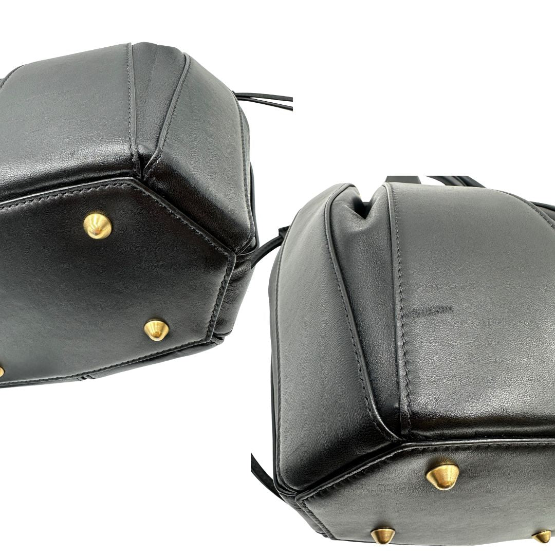 angoli Borsa Domenico Vacca in pelle nera con parti metalliche dorate; munita di doppi manici e una tracolla, di lusso, originale, ottime condizioni. 