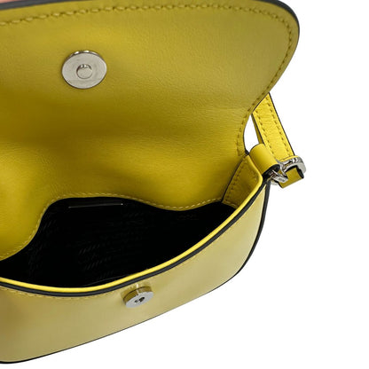 interno  Mini bag Prada in pelle spazzolata con hardware argentato, di lusso, originale, eccellenti condizioni, usata. 