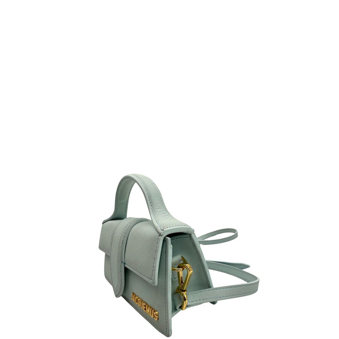 lato  Borsa Jacquemus nella versione Le Bambino, di lusso, originale, ottime condizioni, usata. 