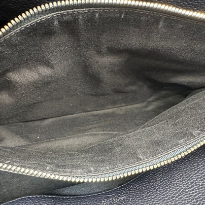 interno della  Borsa Saint Laurent in pelle martellata blu con parti metalliche argentate; munita di doppi manici stondati e una tracolla amovibile e regolabile, di lusso, originale, ottime condizioni, usata, originale. 