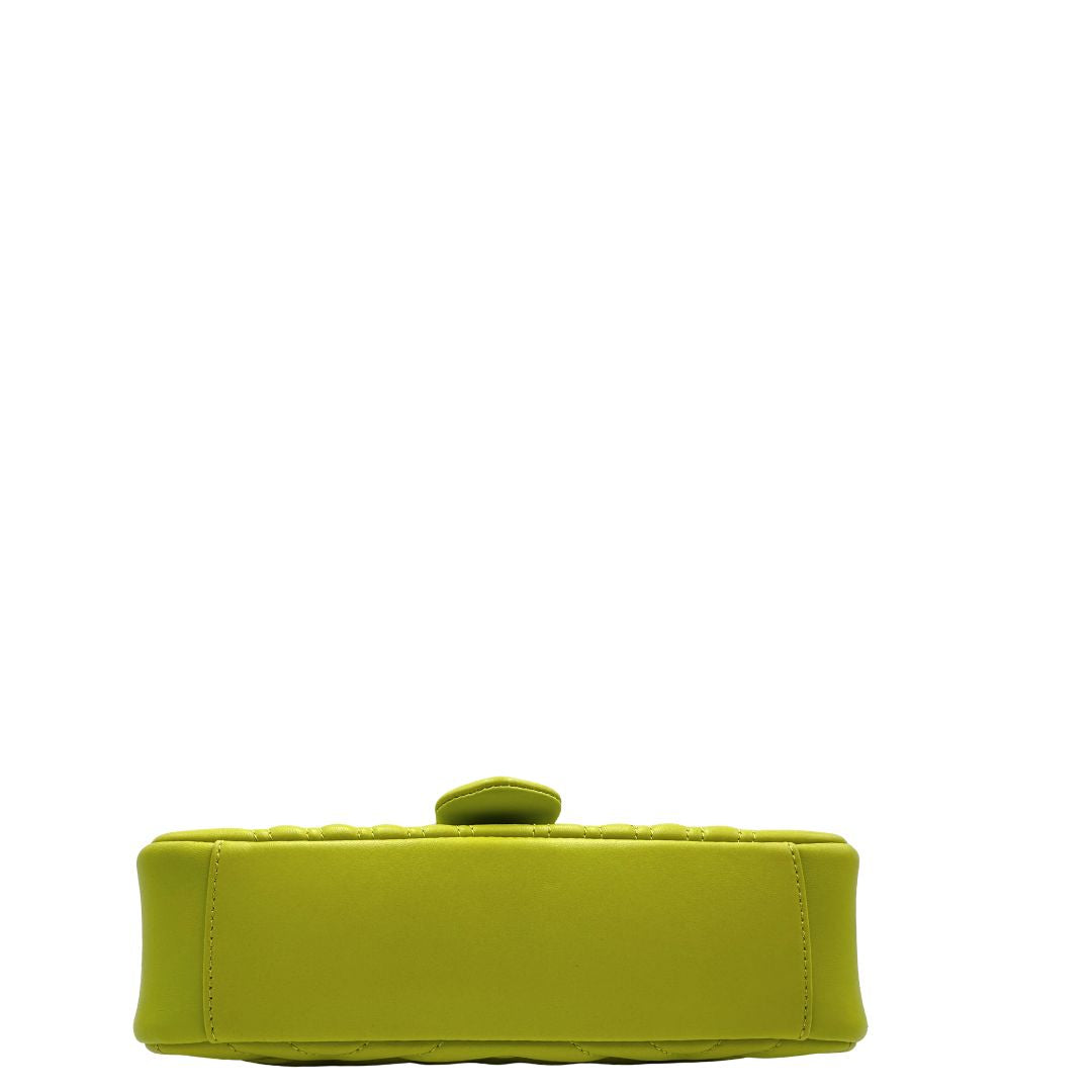 base  Borsa Gucci Marmont in pelle matelassè nella versione media, di lusso, originale, eccellenti condizioni, usata. 