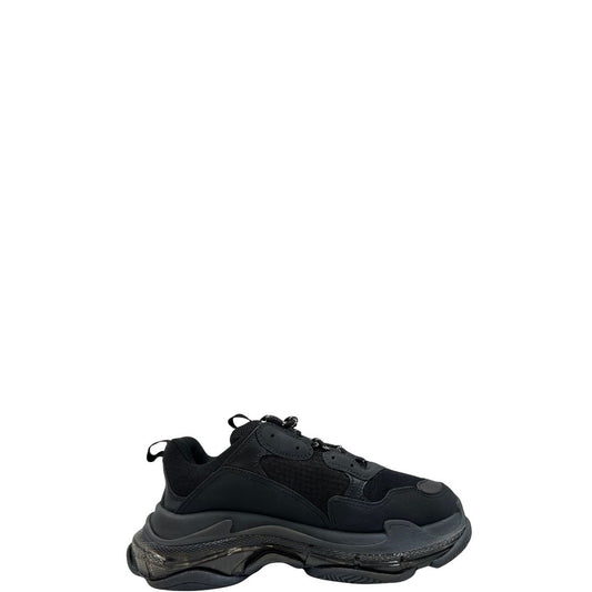  Scarpe Balenciaga Triple S nere. Munite di scatola e dustbag, di lusso, originale, ottime condizioni, usata.