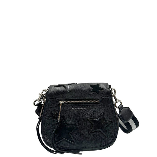 front  Borsa Marc Jacobs in pelle nera con parti metalliche argentate; munita di una tracolla amovibile e regolabile in tessuto, di lusso, originale, ottime condizioni. 