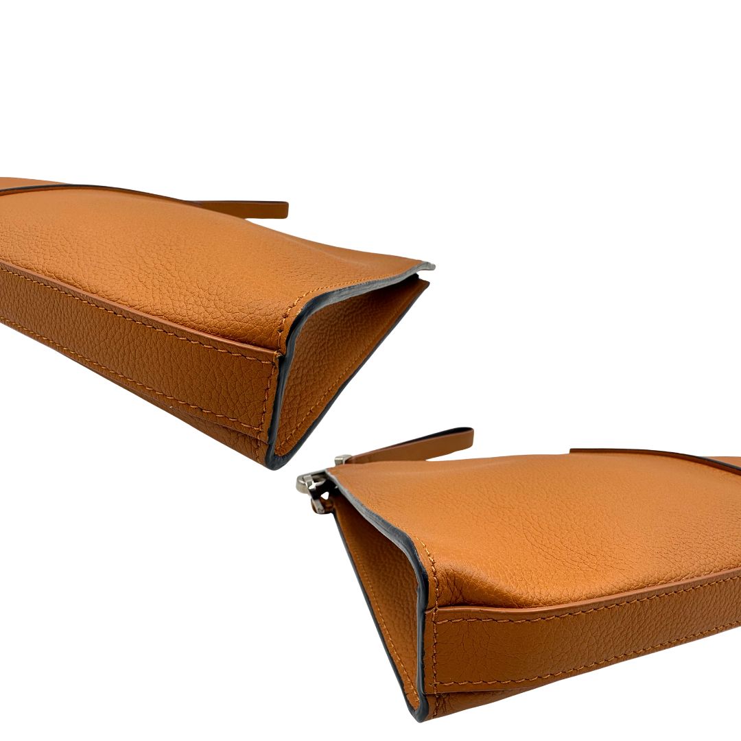 angoli Dior pochette in pelle martellata color cognac, di lusso, originale, eccellenti condizioni,  usata 