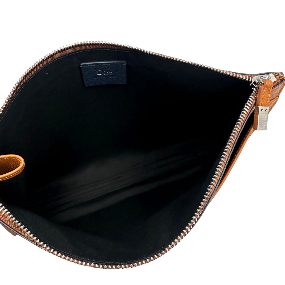 interno Dior pochette in pelle martellata color cognac, di lusso, originale, eccellenti condizioni,  usata 