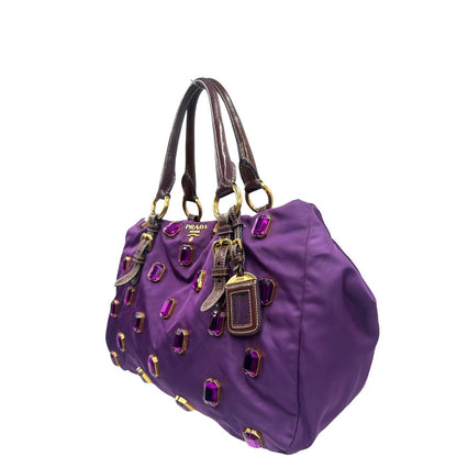 lato  Tote Prada in nylon viola impreziosita da pietre tono su tono sul front, di lusso, originale, ottime condizioni, usata 