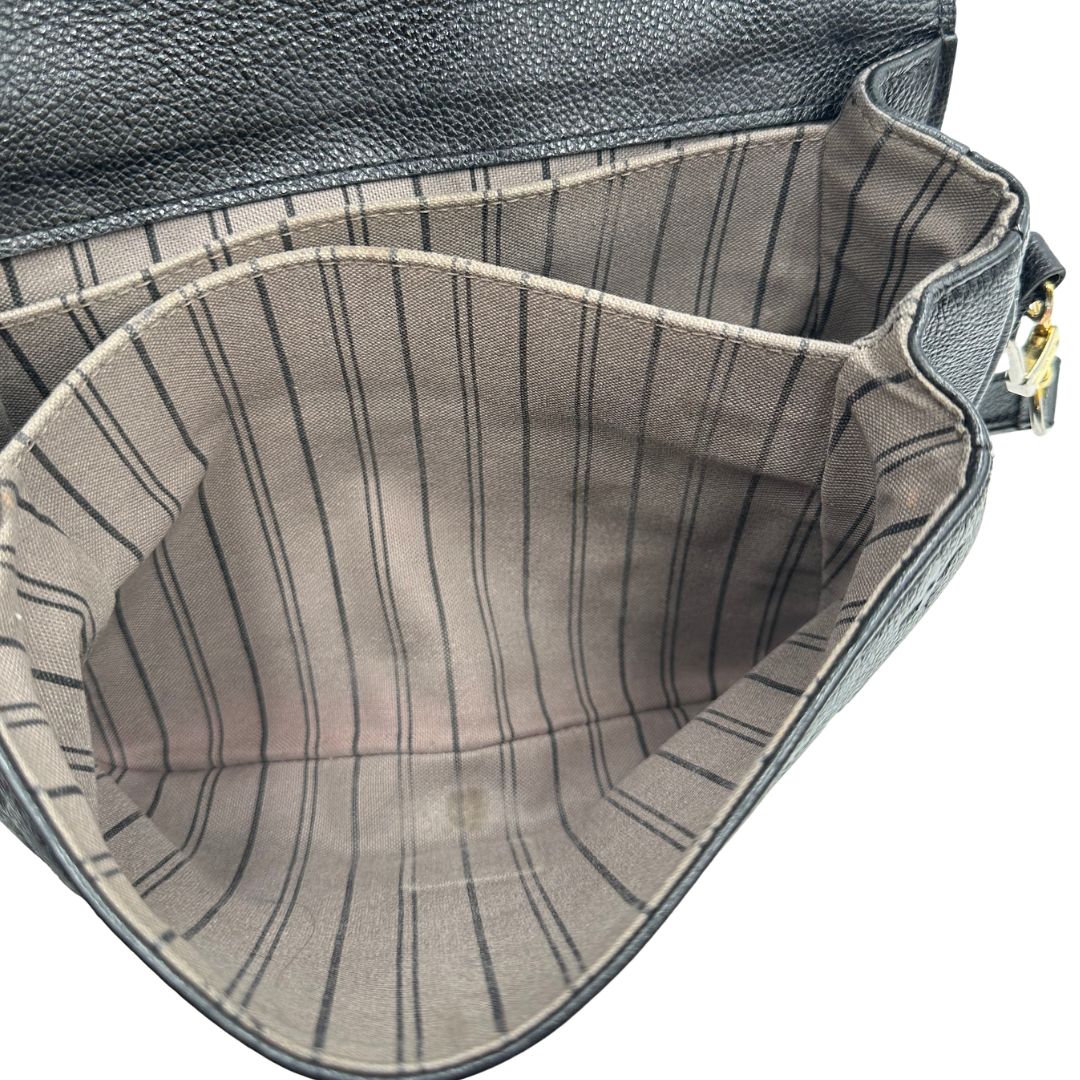 interno Louis Vuitton Mètis in pelle monogram empreinte con hardware dorato, di lusso, originale, ottime condizioni, usata.  