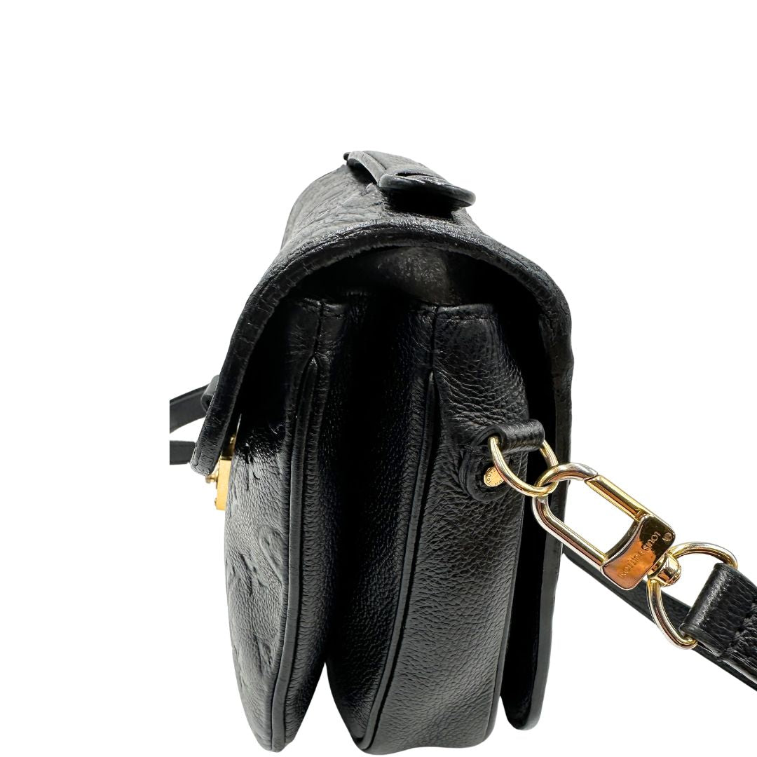 lato Louis Vuitton Mètis in pelle monogram empreinte con hardware dorato, di lusso, originale, ottime condizioni, usata. 