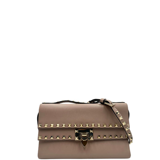 front  Borsa Valentino in pelle rosa rifinita con iconiche borchie piramidali, di lusso, originale, ottime condizioni, usata. 