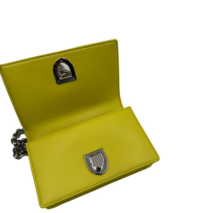 interno Borsa dior in pelle gialla, di lusso, originale, ottime condizioni, usata. 