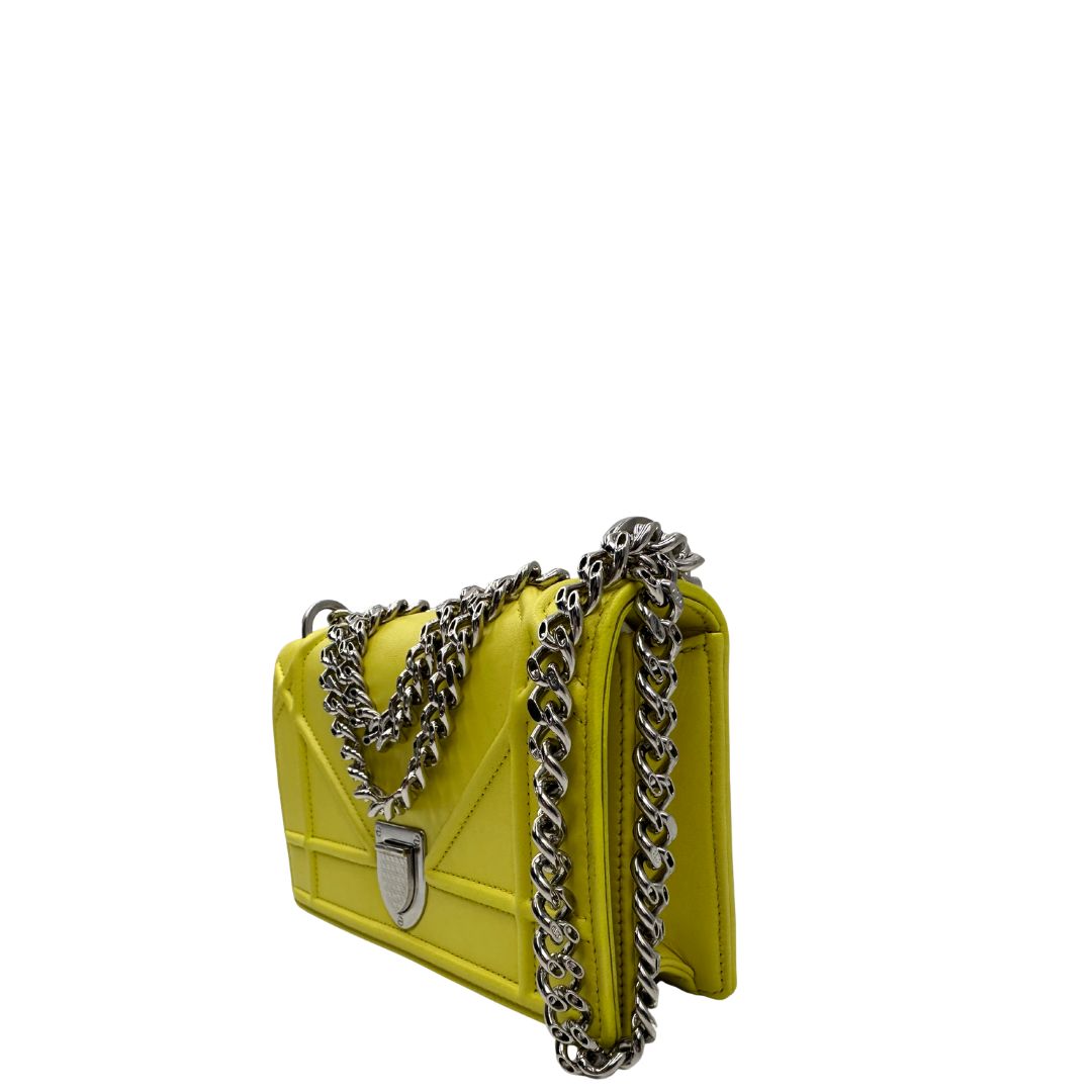 lato Borsa dior in pelle gialla, di lusso, originale, ottime condizioni, usata. 