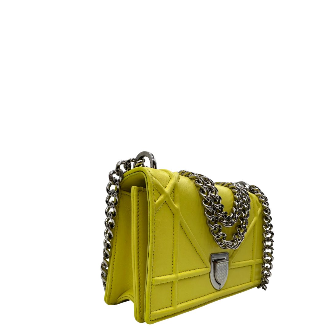 lato Borsa dior in pelle gialla, di lusso, originale, ottime condizioni, usata. 