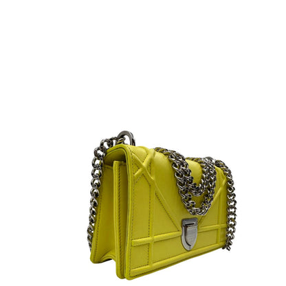 lato Borsa dior in pelle gialla, di lusso, originale, ottime condizioni, usata. 