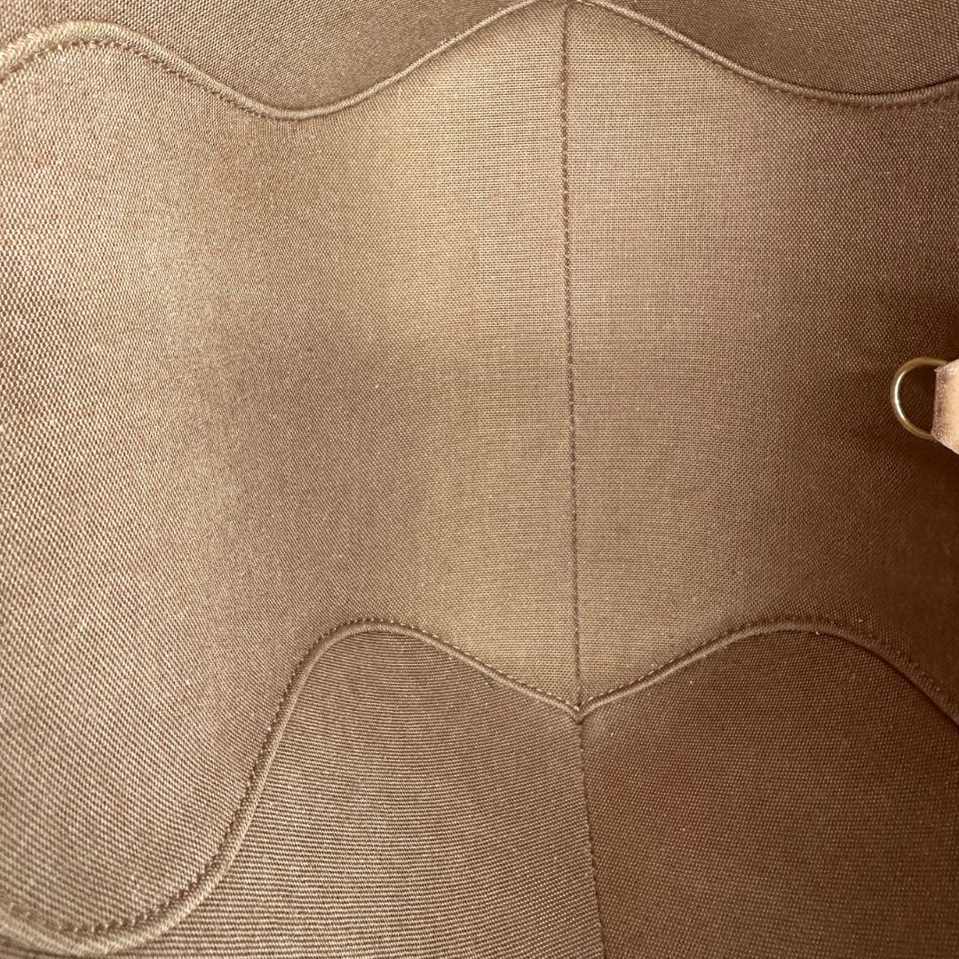 interno Borsa Louis Vuitton nella versione PM realizzata in tela monogram marrone con finiture in vacchetta naturale, di lusso, originale, usata, ottime condizioni. 