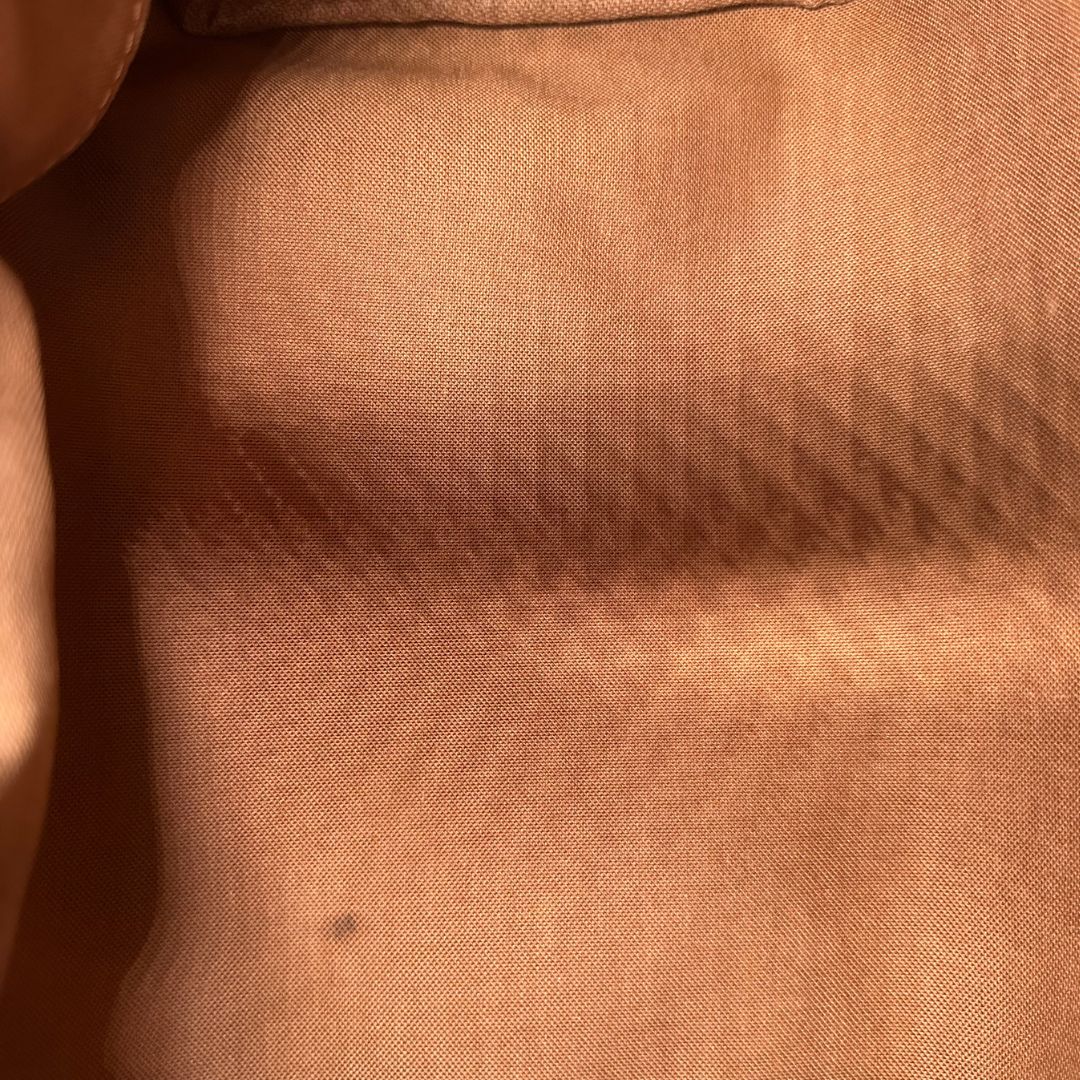 interno Borsa LV in canvas marrone monogram, con parti metalliche dorate, di lusso, originale, ottime condizioni, usata. 
