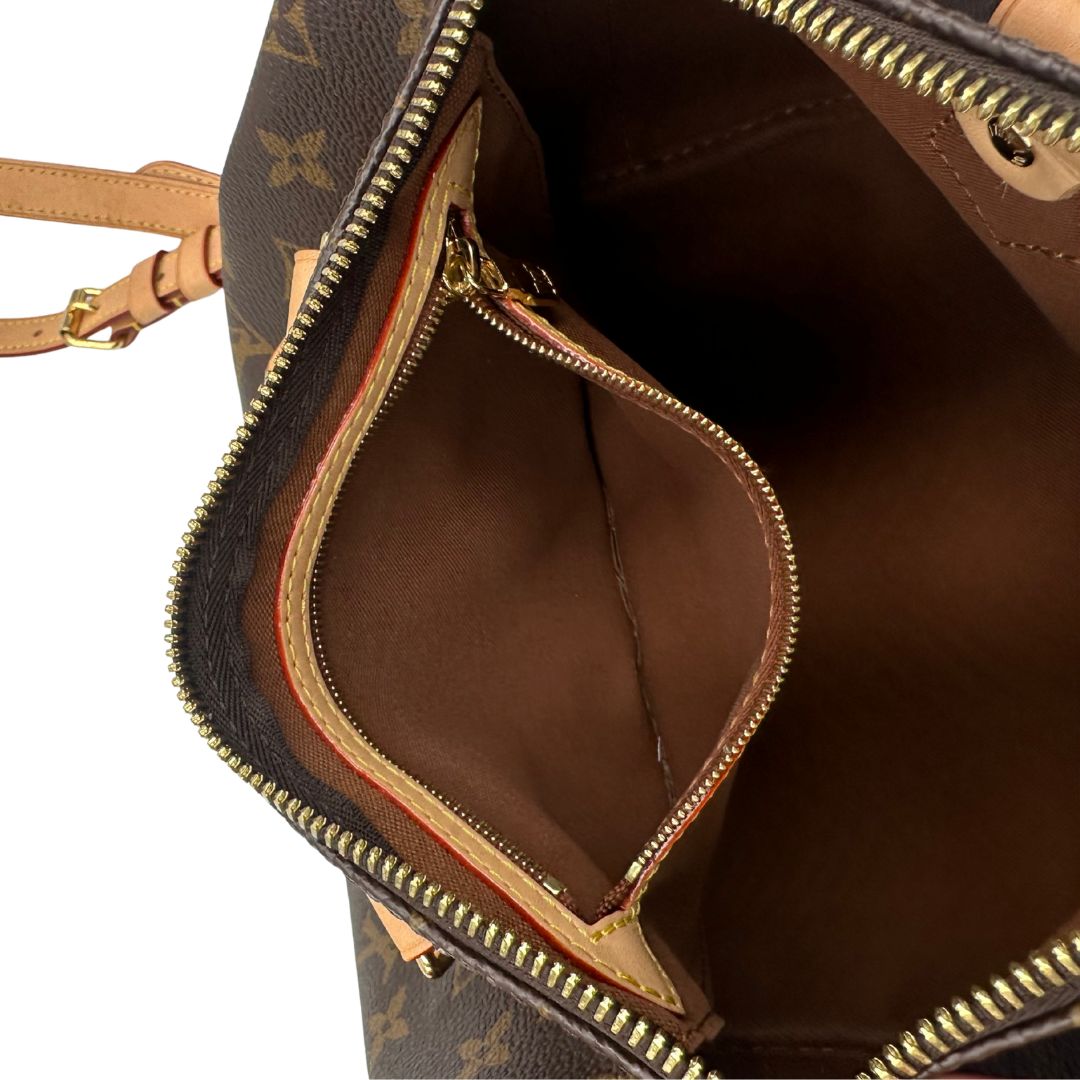 interno Borsa LV in canvas marrone monogram, con parti metalliche dorate, di lusso, originale, ottime condizioni, usata. 
