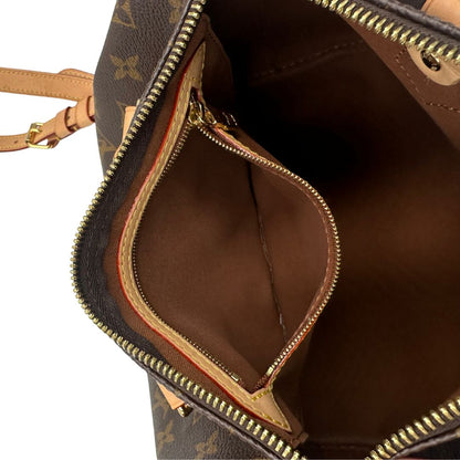 interno Borsa LV in canvas marrone monogram, con parti metalliche dorate, di lusso, originale, ottime condizioni, usata. 
