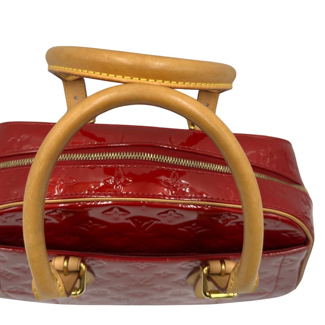 manici  Borsa Louis Vuitton realizzata in pelle monogram verniciata e dettagli in vacchetta naturale, di lusso, originale, ottime condizioni, usata. 