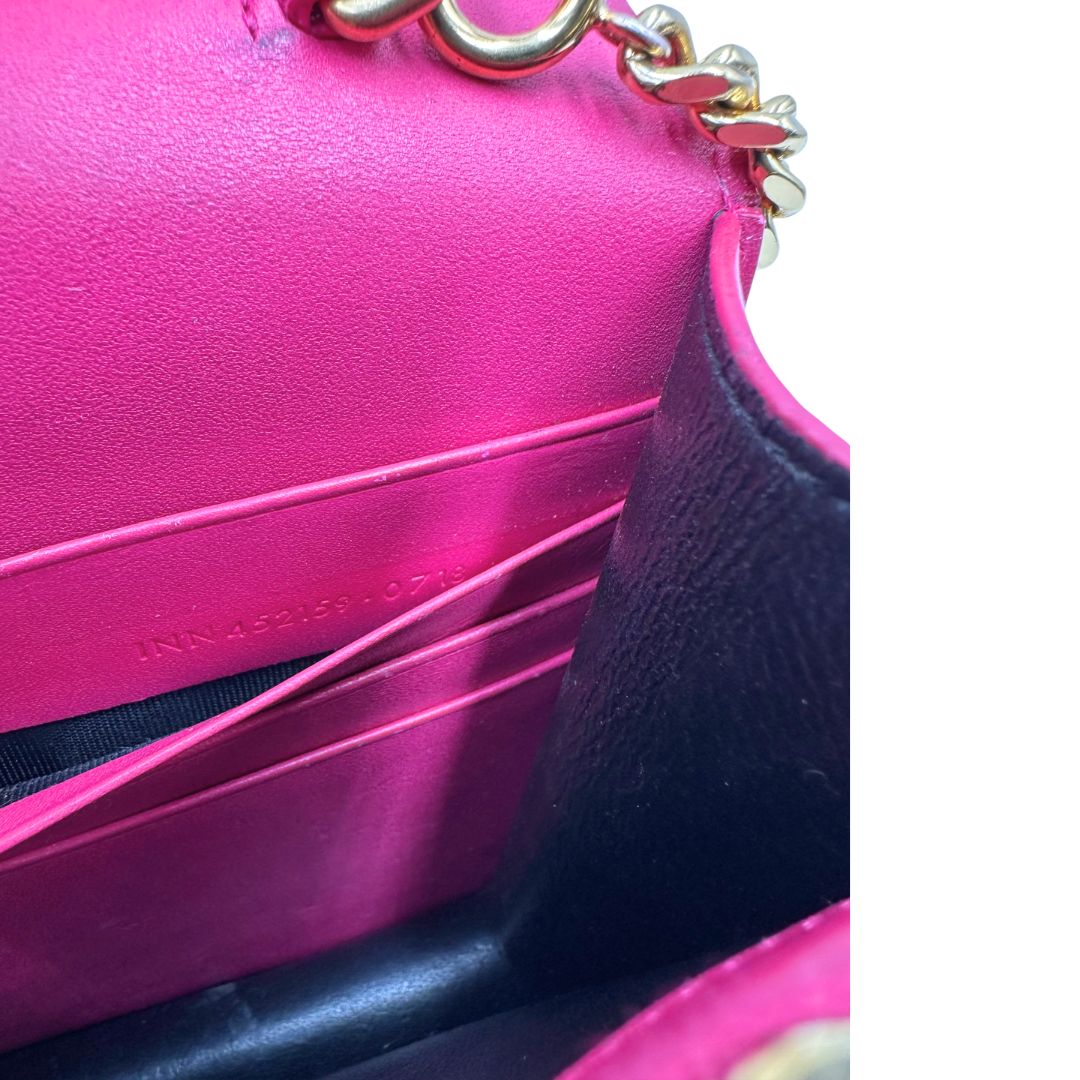 Codice, Borsa Kate di Saint Laurent in pelle fucsia, nella versione compatta wallet. Originale, usata, di lusso, in condizioni buone.