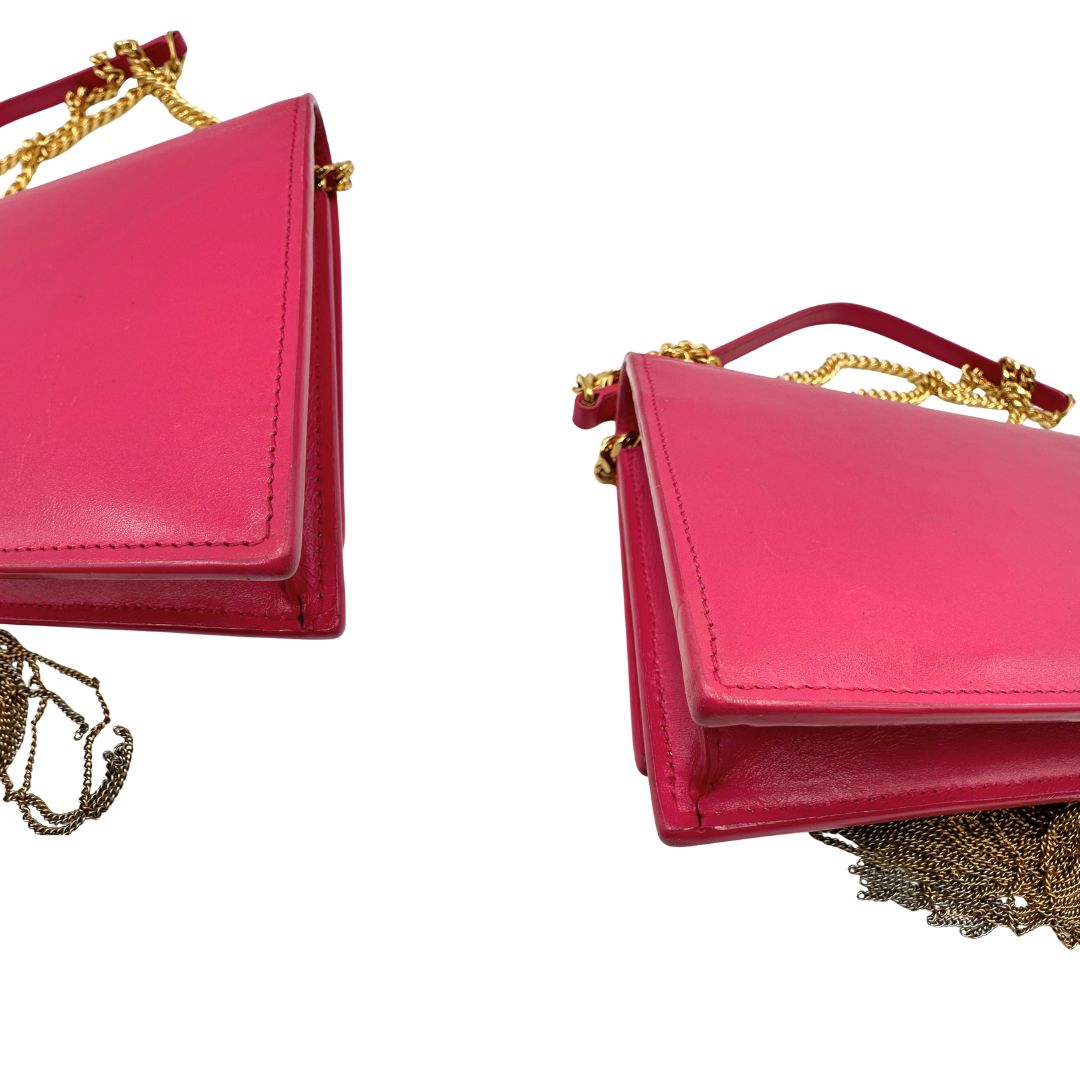 Angoli, Borsa Kate di Saint Laurent in pelle fucsia, nella versione compatta wallet. Originale, usata, di lusso, in condizioni buone.