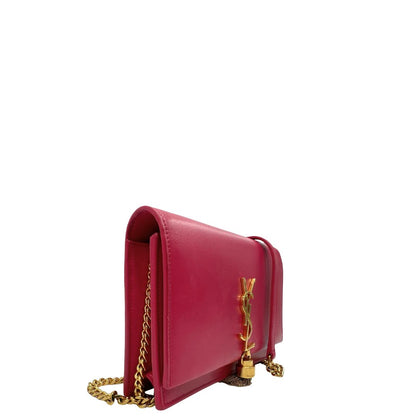 Lato destro, Borsa Kate di Saint Laurent in pelle fucsia, nella versione compatta wallet. Originale, usata, di lusso, in condizioni buone.