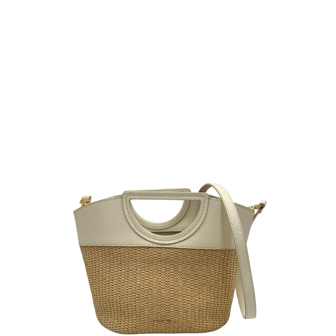 Front, Borsa Coccinelle ;design bicolore che unisce materiali naturali e pelle.