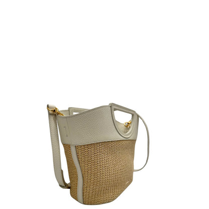 Lato destro, Borsa Coccinelle ;design bicolore che unisce materiali naturali e pelle.