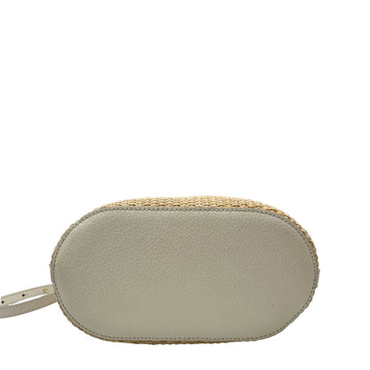 Base, Borsa Coccinelle ;design bicolore che unisce materiali naturali e pelle.